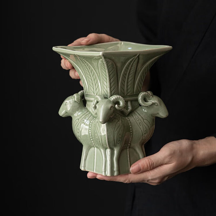 四羊方尊（しようほうそん）