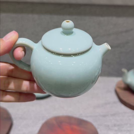 蘋果壺｜天青色・支釘燒・自然開片・瑪瑙入釉・手工茶壺・宋式茶器・茶壺・汝窯
